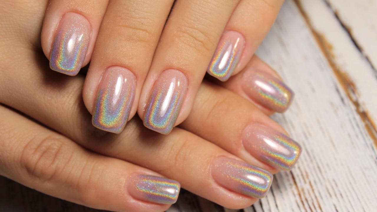 3. Velvet "Cat Eye" Tips