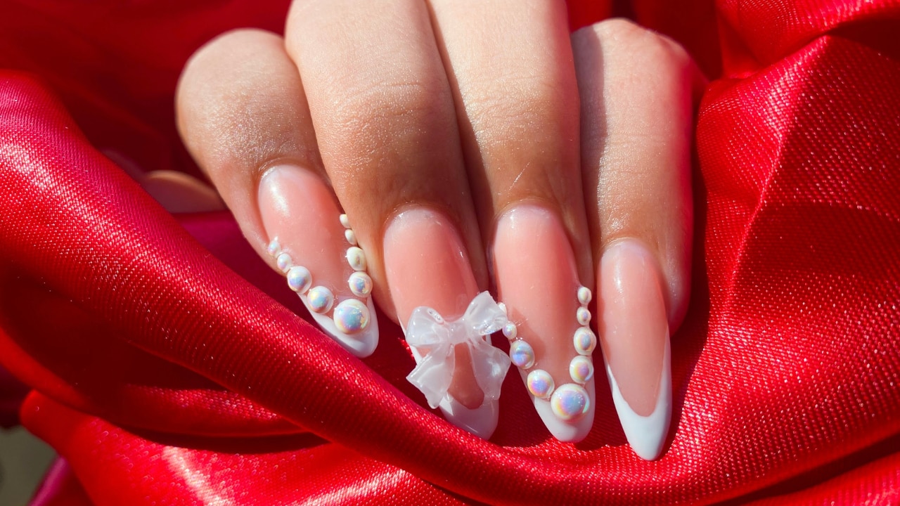 19. Pearl Embellished Base