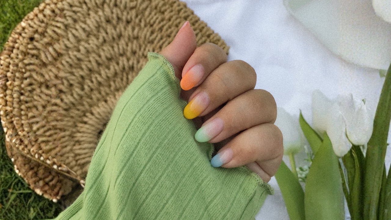 20. Sunset Ombré Tips