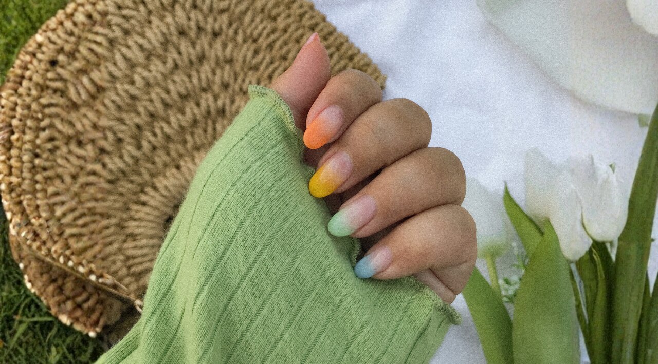 20. Sunset Ombré Tips