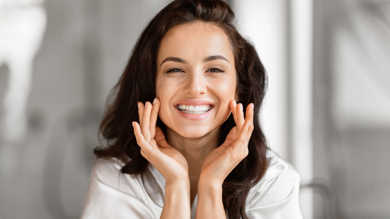 For long or oval faces: