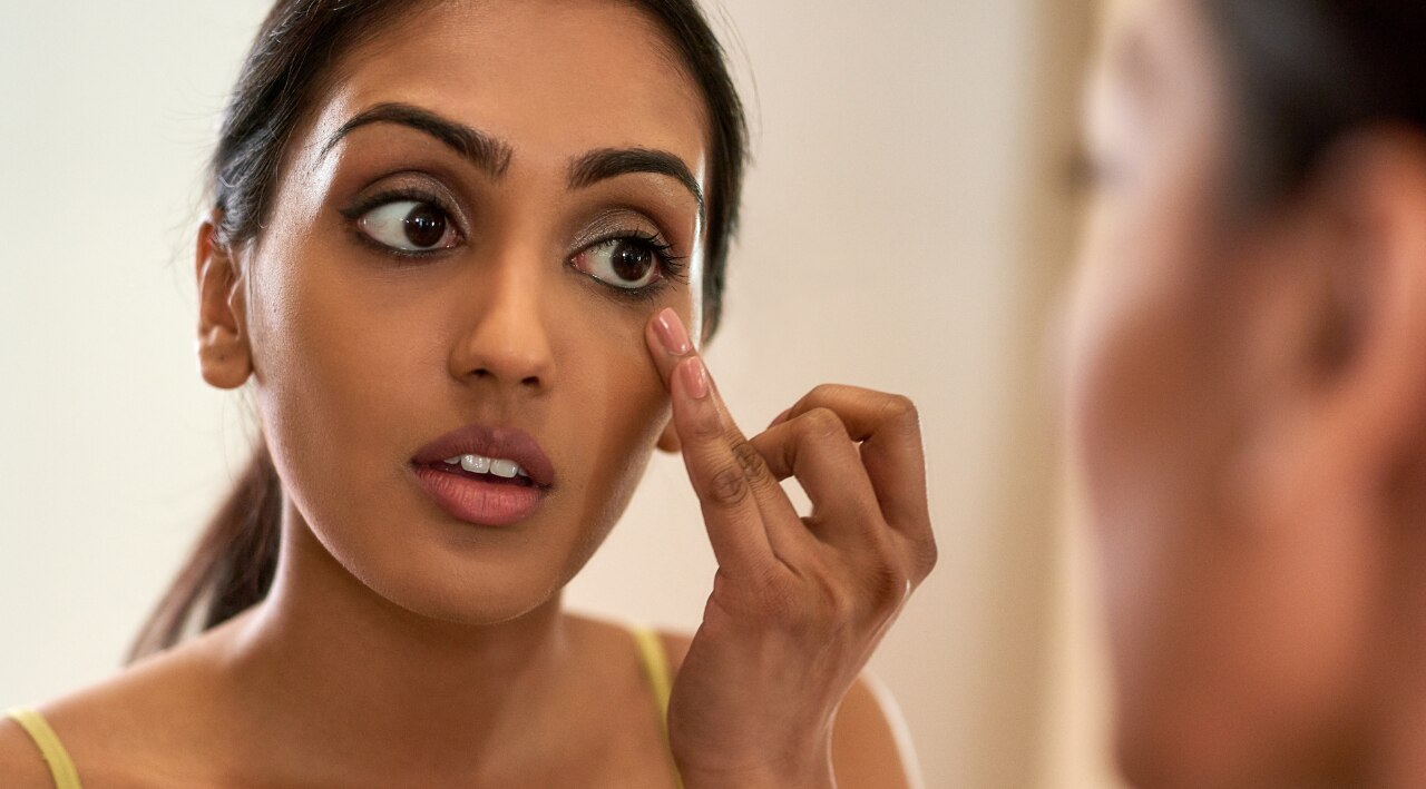 Key Makeup Techniques to Reduce Puffiness