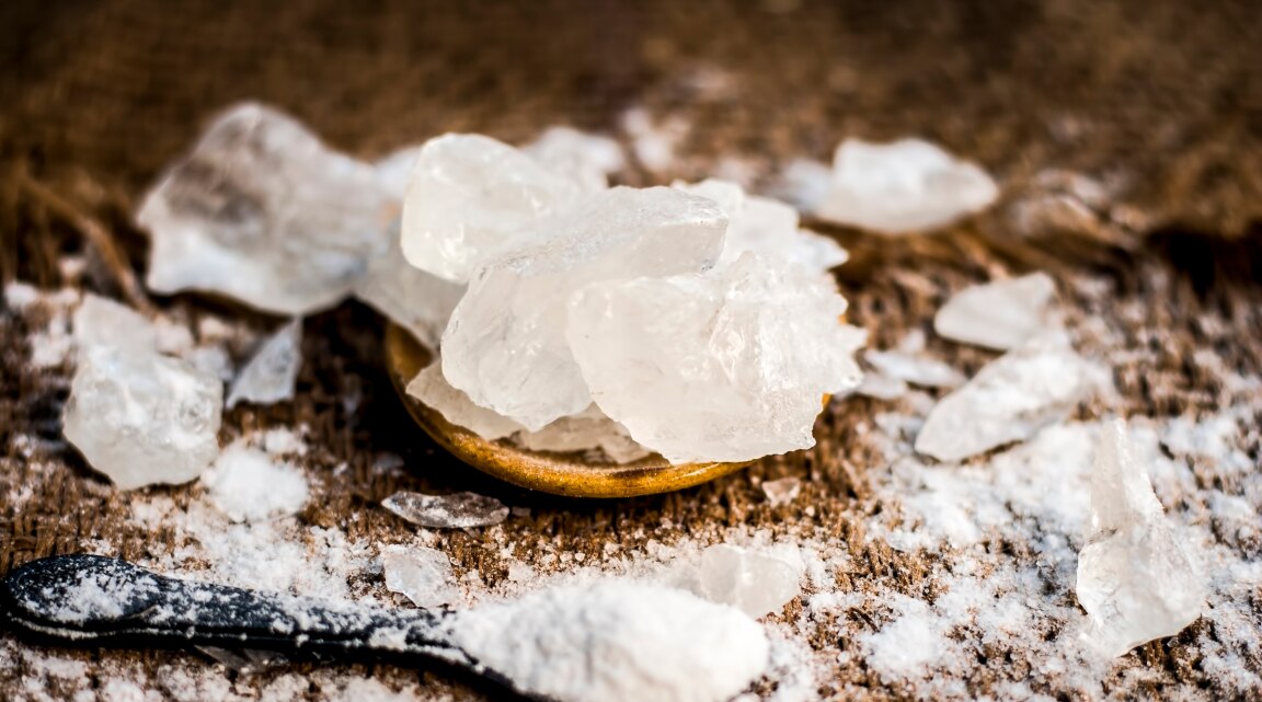 Alum Benefits and Uses for Healthy Glowing Skin