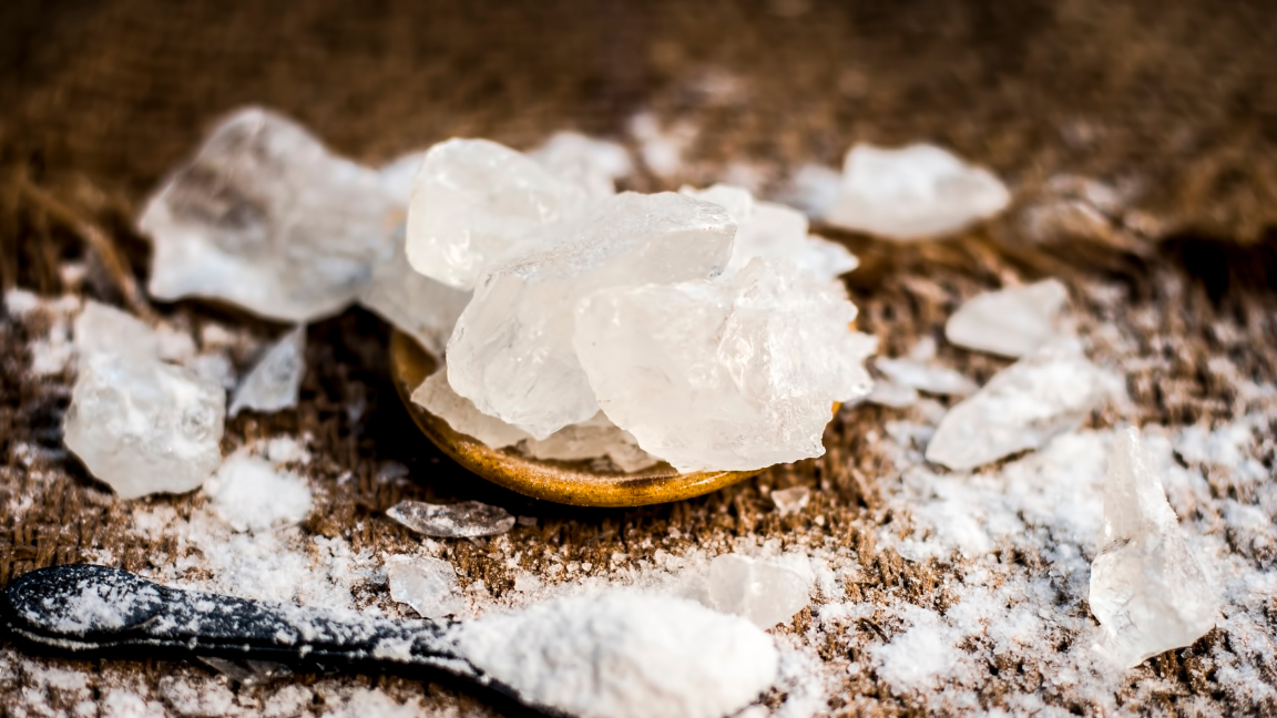 Alum Benefits and Uses for Healthy Glowing Skin
