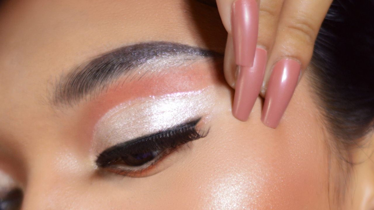 Top Benefits of Glitter Eye Makeup