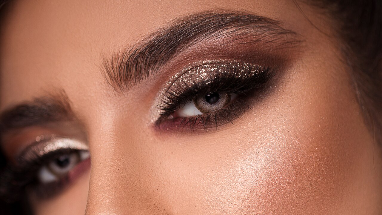 Who Should Be Cautious or Avoid Glitter Eye Makeup?