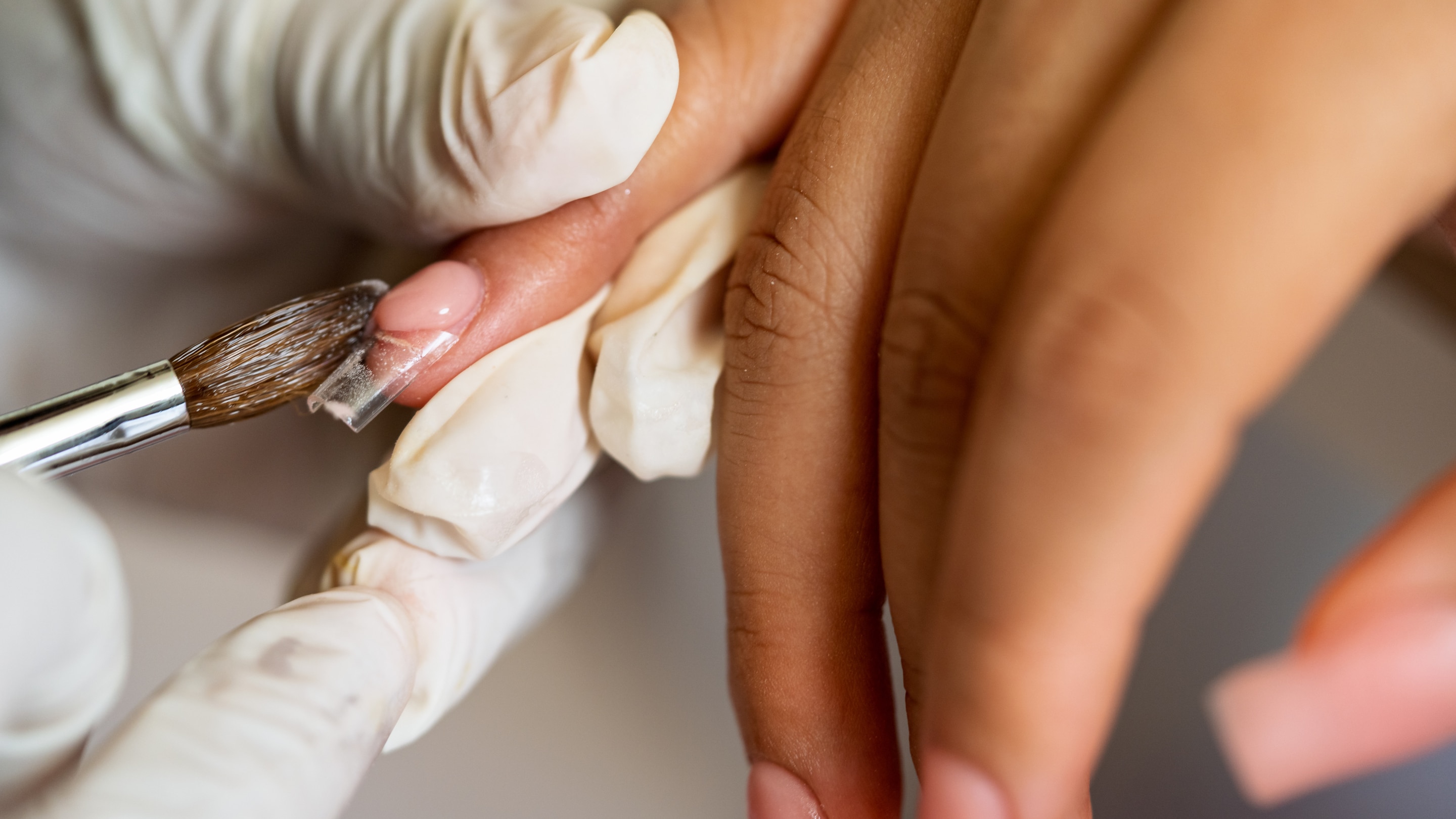 linking article: Acrylic vs Gel Nails: A Simple Decision Guide Based on Your Nail Type