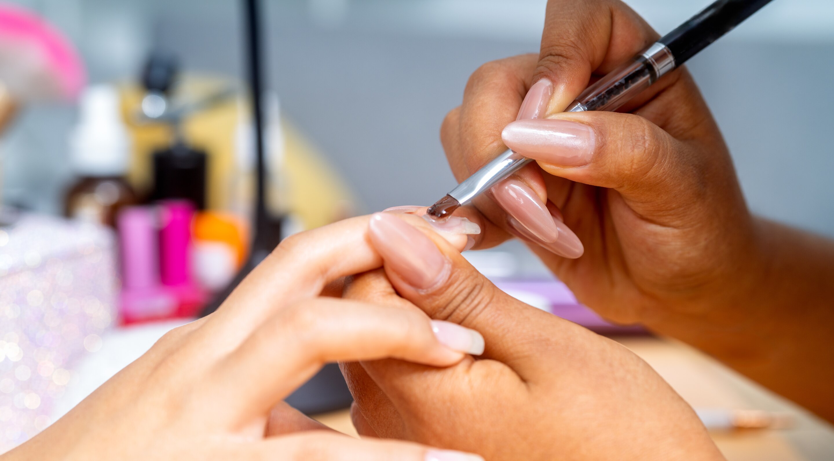 Difference and Key Benefits of Acrylic and Gel Nails