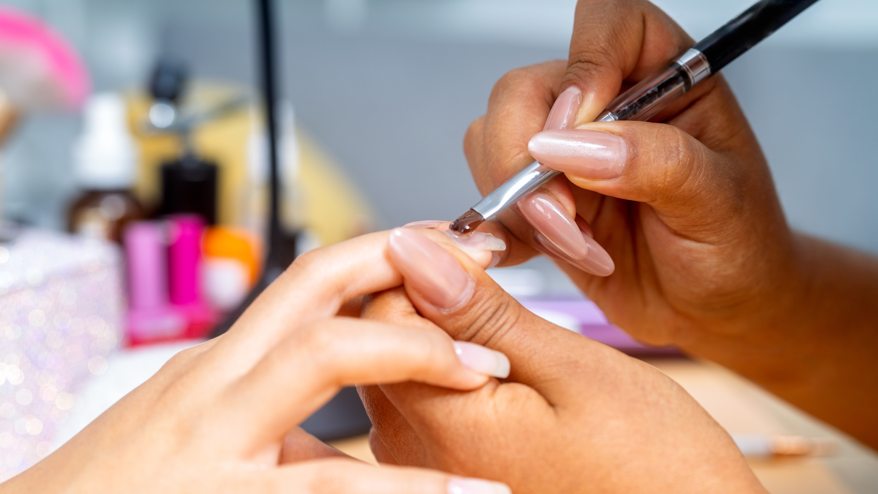 Difference and Key Benefits of Acrylic and Gel Nails