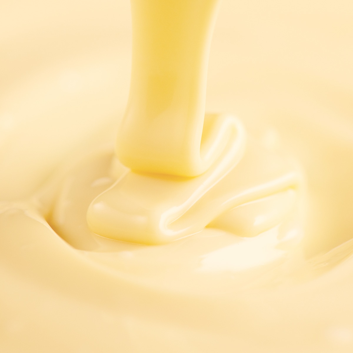 Image of smooth melted white chocolate