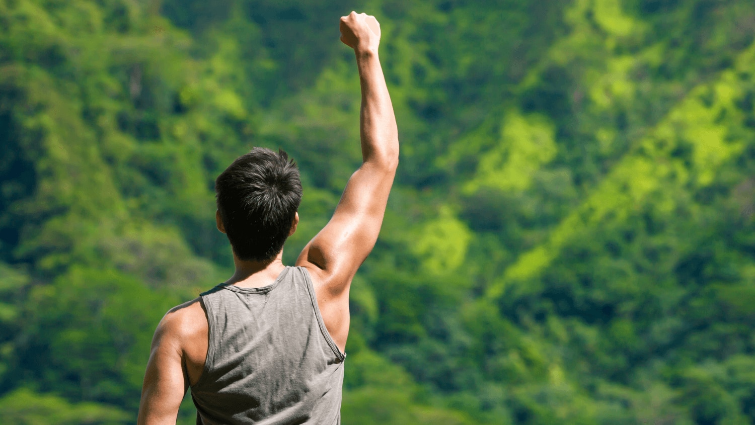 Guy with raised arms and no sign of an allergic reaction to his antiperspirant