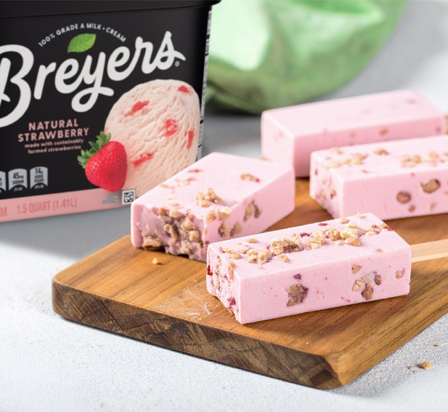 Frozen strawberry cereal bars