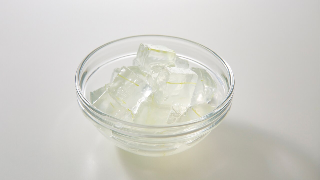 4. DIY Aloe Vera Gel at Home