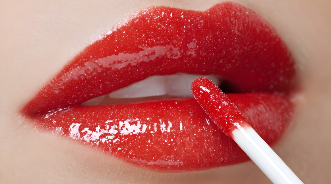 Glossy Lipstick Shades and Application Tips