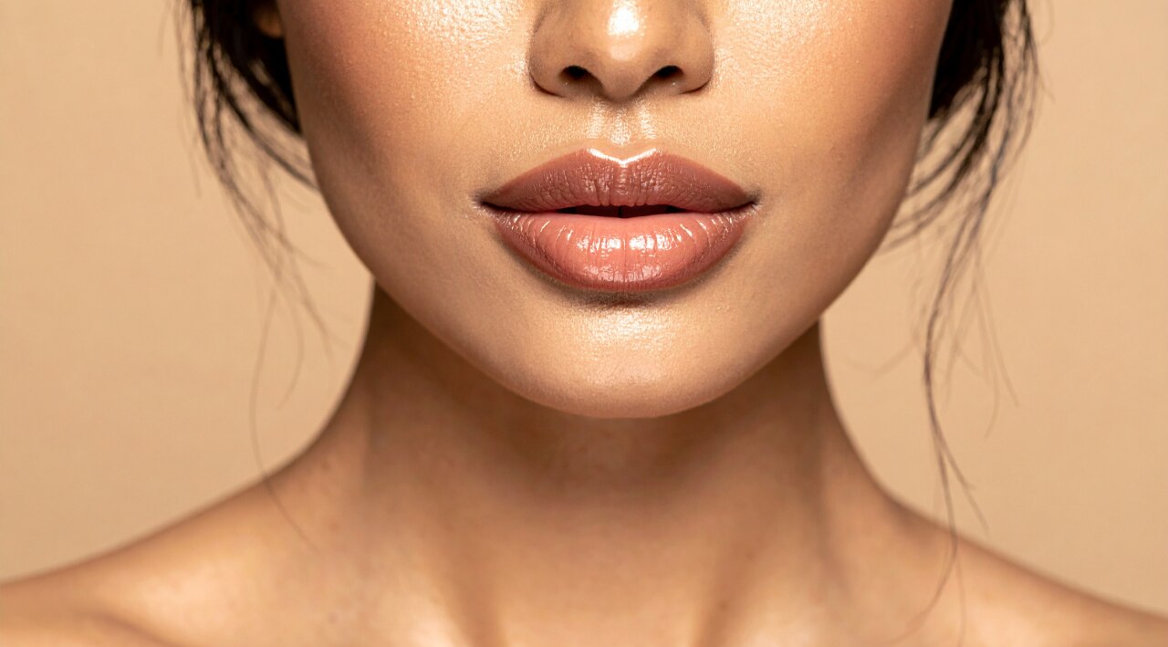 Pro Tips for a Perfect Glossy Lipstick Finish