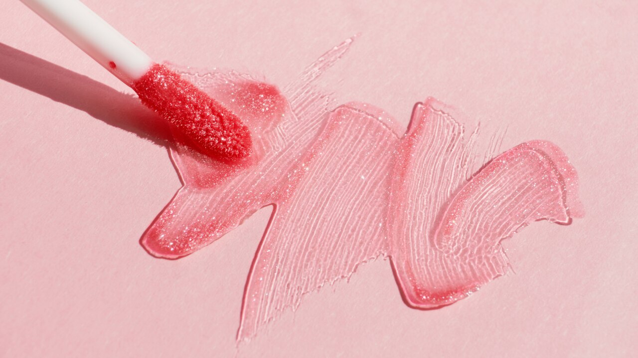 What Is Glossy Lipstick?