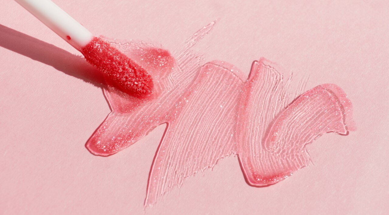 What Is Glossy Lipstick?