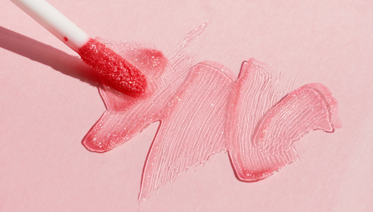 What Is Glossy Lipstick?