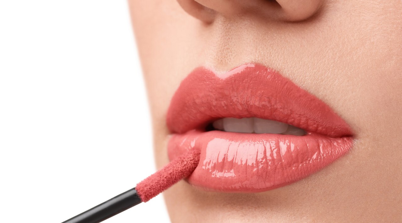 Why Choose Glossy Lipstick?