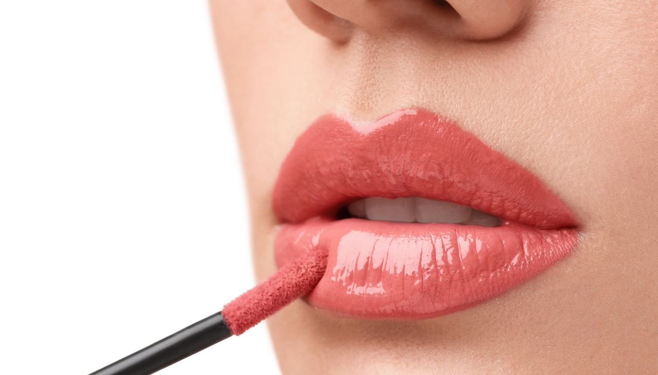 Why Choose Glossy Lipstick?