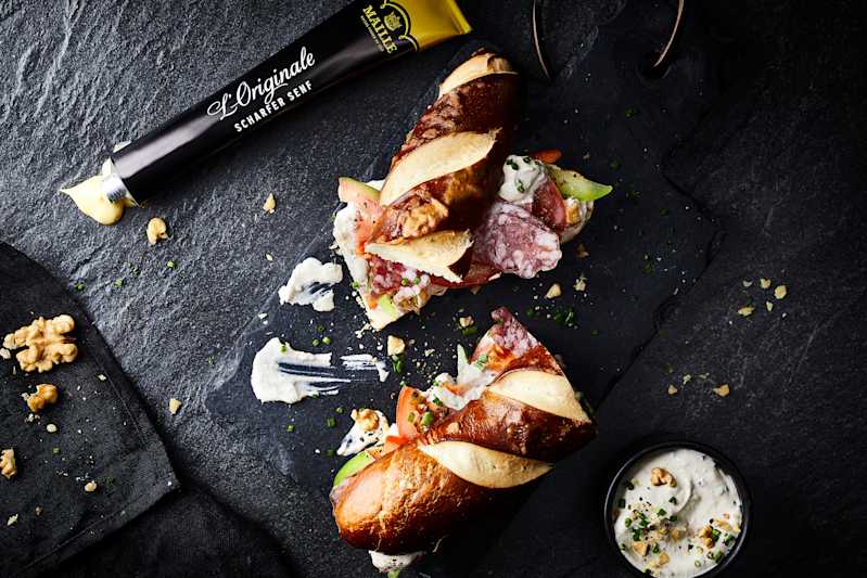 Laugenstange mit Senf-Walnuss-Aufstrich und Salami 15 Minutes  recipe