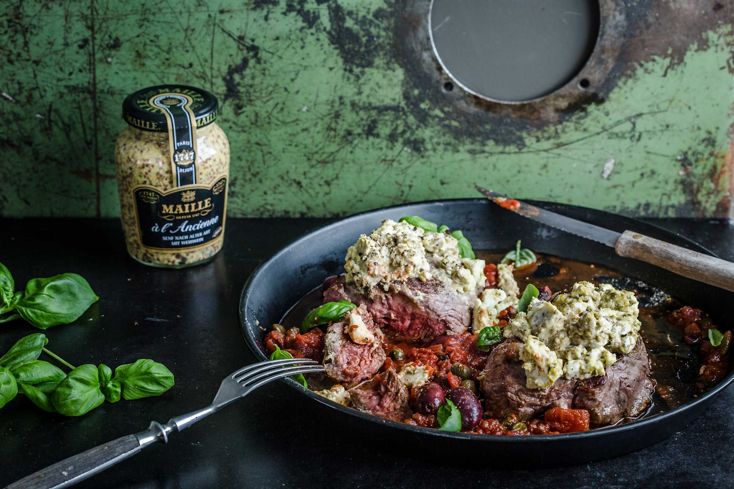 Steaks in rustikaler Tomatensauce und Feta 55 Minutes  recipe