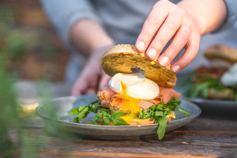 Egg Benedict Bagel mit Lachs 50 Minutes  recipe