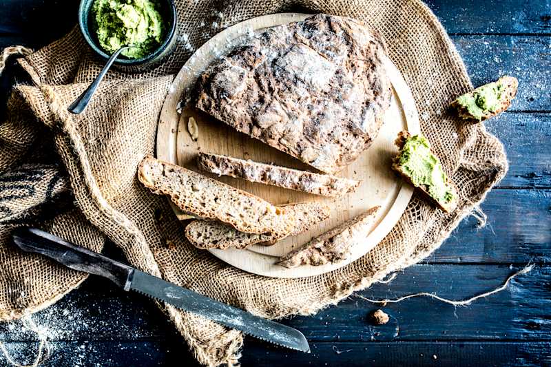 Sauerteigbrot mit Spitzkohl und Senf-Erbsen-Dip 270 Minutes  recipe