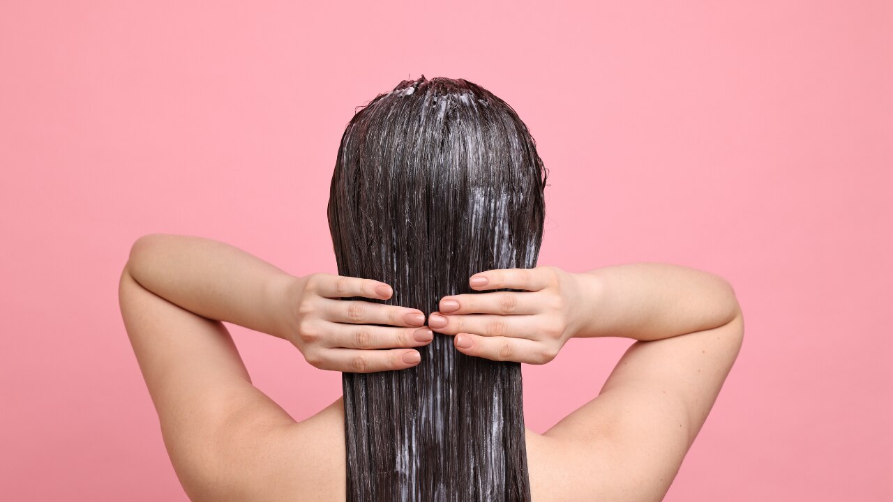 2. Aloe Vera and Tea Tree Oil Hair Mask for Dandruff