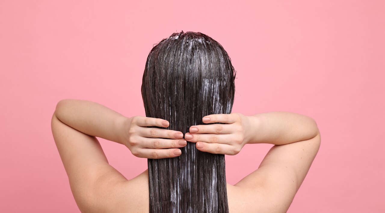2. Aloe Vera and Tea Tree Oil Hair Mask for Dandruff
