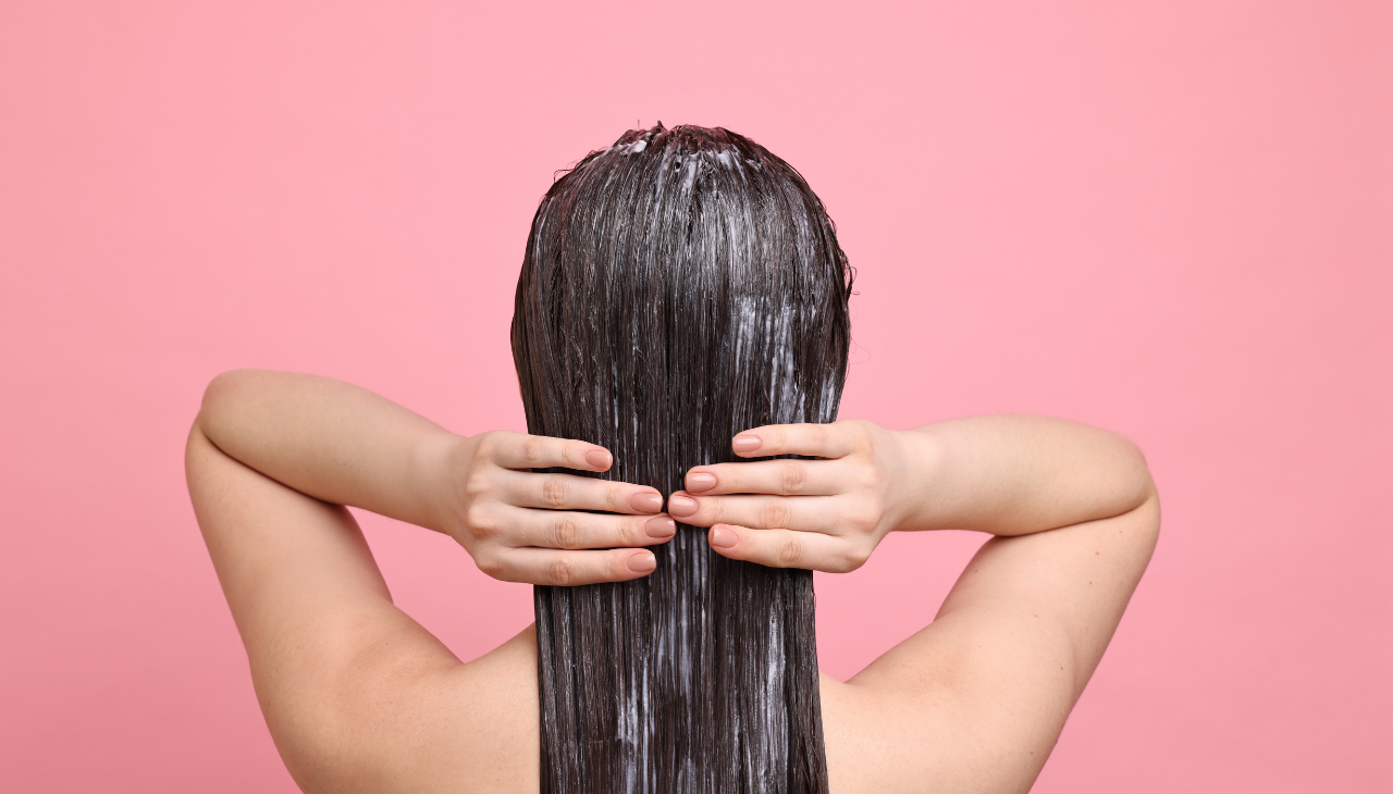 2. Aloe Vera and Tea Tree Oil Hair Mask for Dandruff