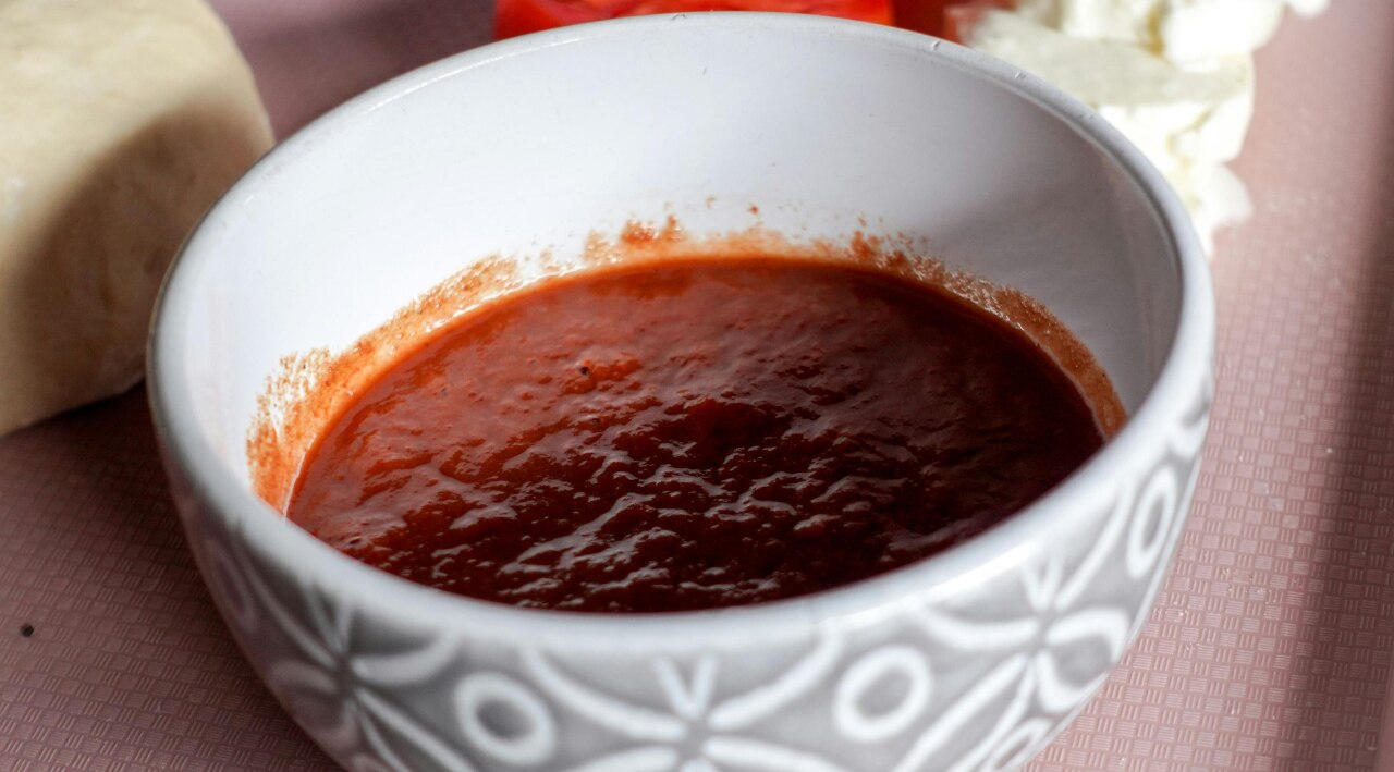 6. Besan + Tomato Pulp _ Turmeric - For Intense Skin Brightening