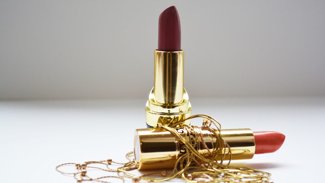 Benefits of Wearing Brown Lipstick