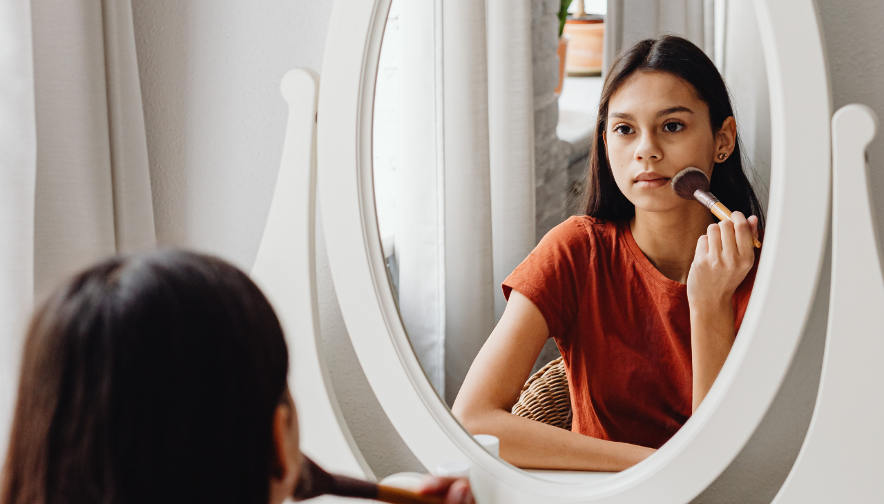 Who Should Avoid Heavy Nude Makeup