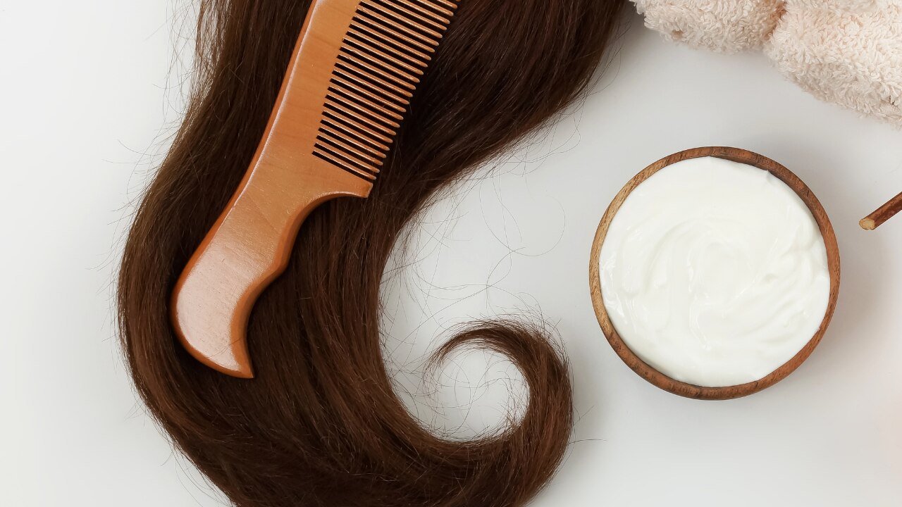How to Apply Curd on Hair Correctly
