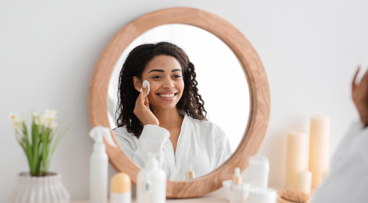How to Remove Mascara Naturally at Home