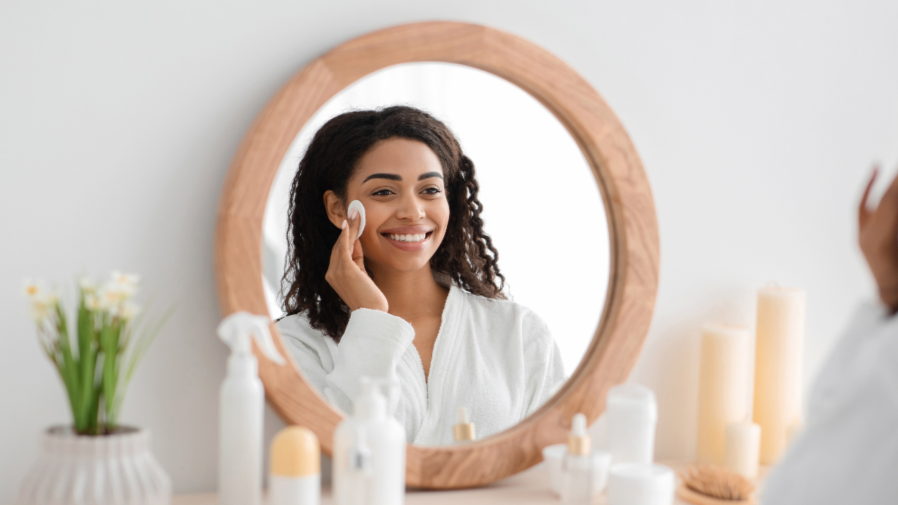 How to Remove Mascara Naturally at Home