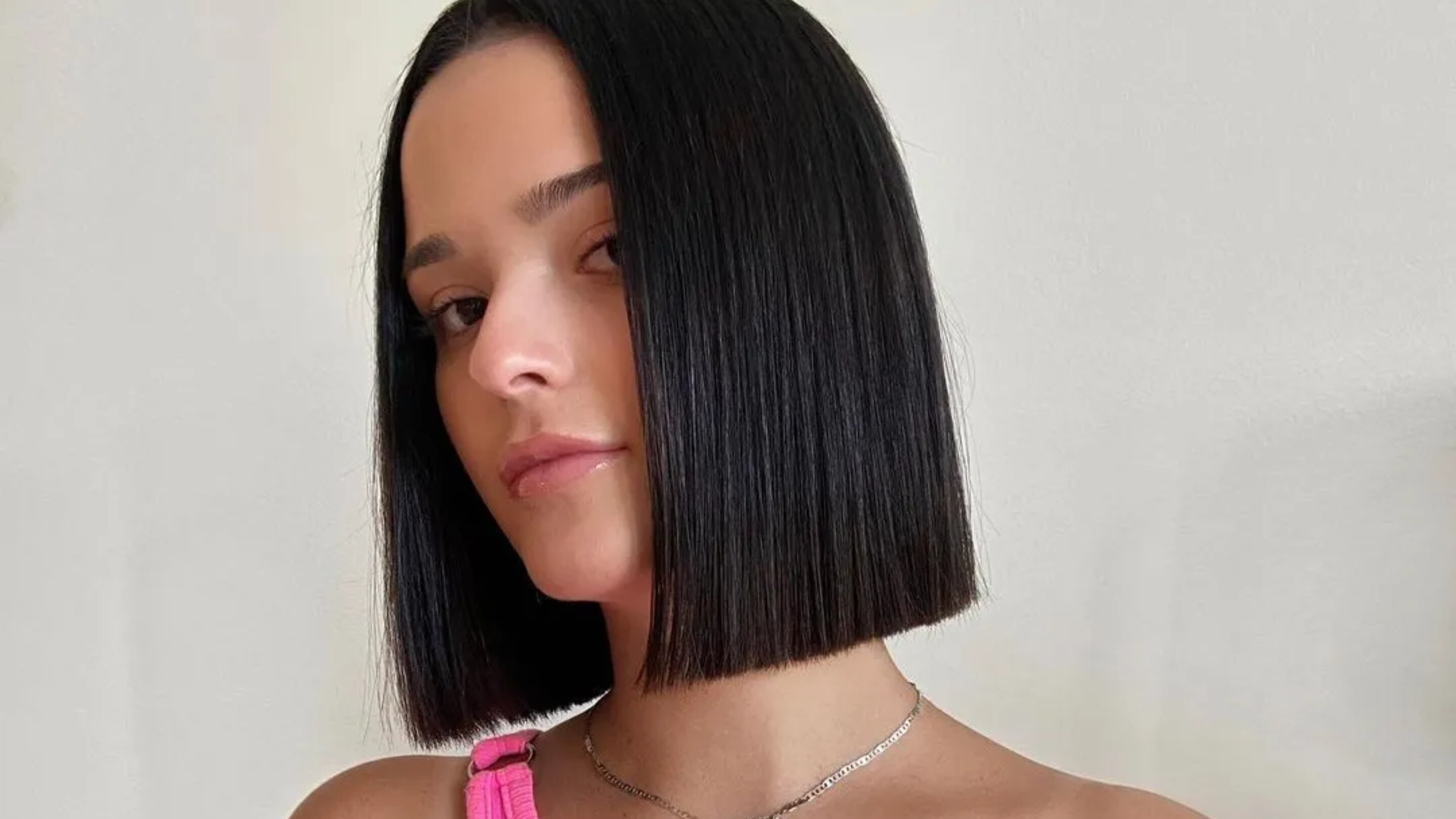 The Blunt Paper-Cut Bob: