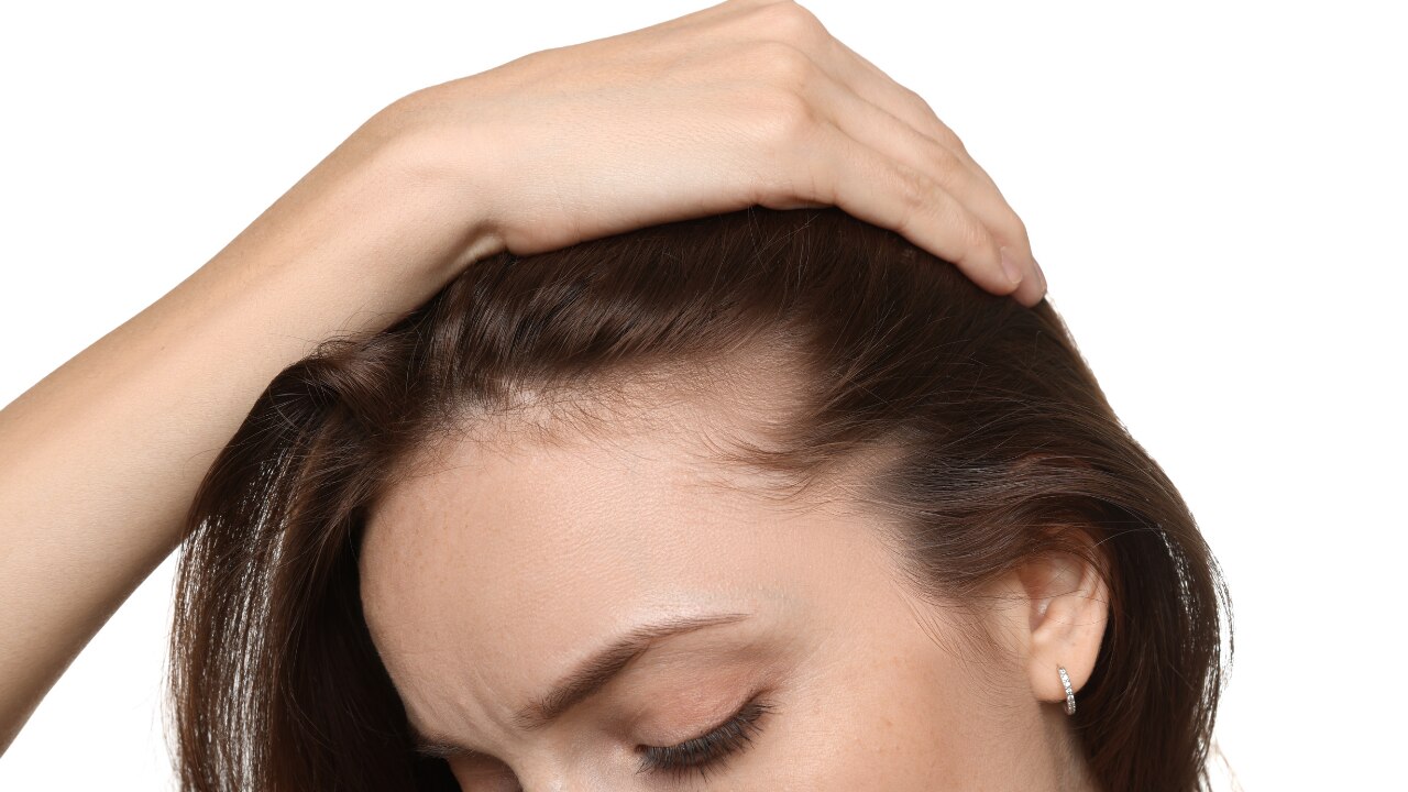 2. Fights Dandruff & Scalp Issues