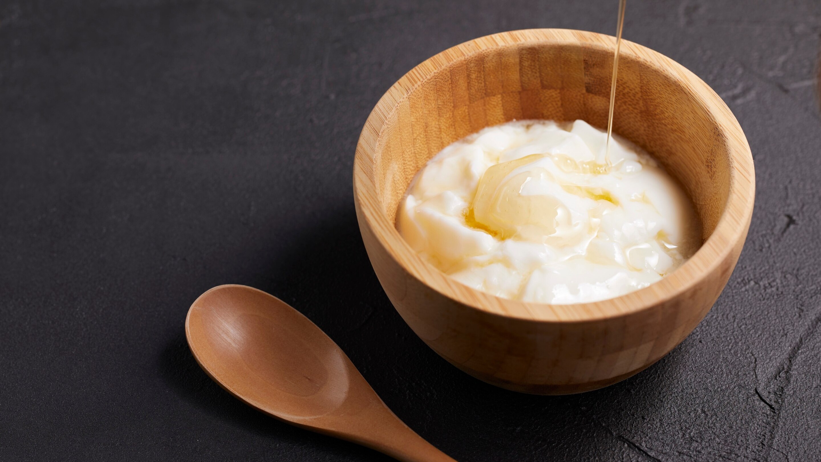 3. Yogurt & Tea Tree Oil Mask