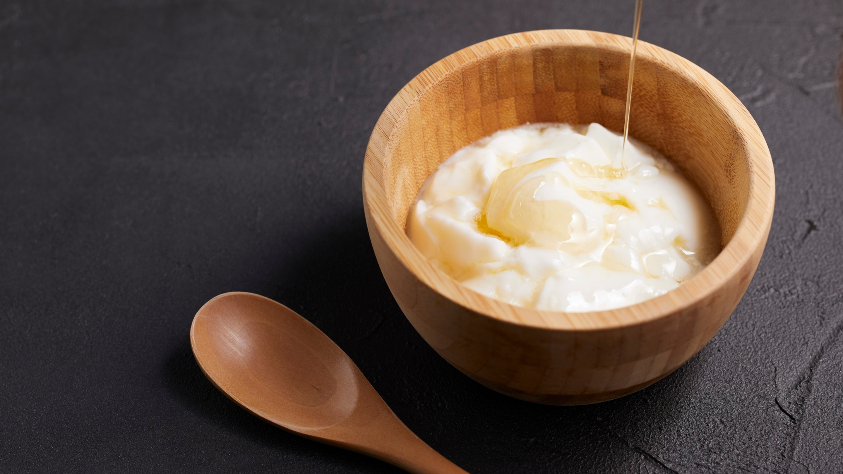 3. Yogurt & Tea Tree Oil Mask