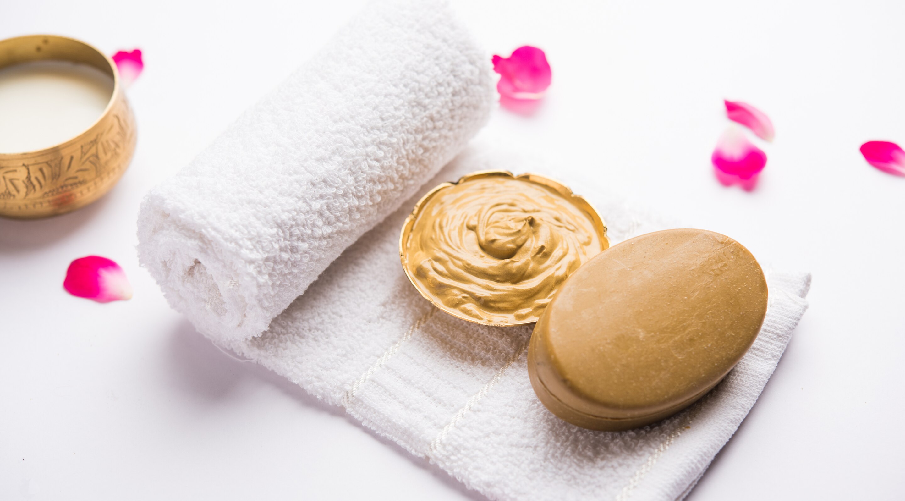 1. Multani Mitti & Rose Water Mask