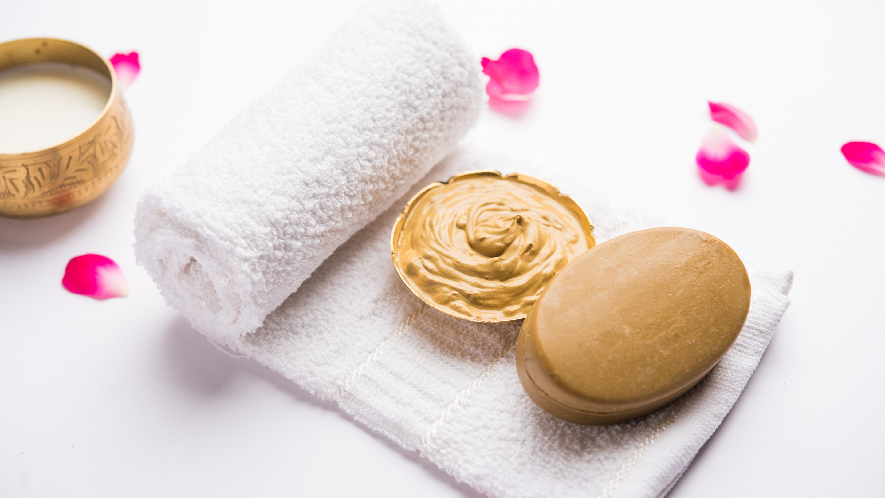 1. Multani Mitti & Rose Water Mask