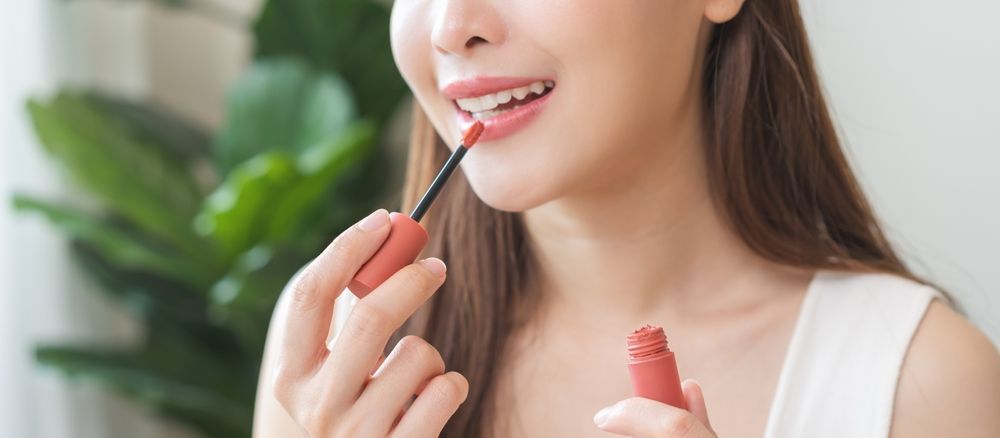 warna lipstik untuk gigi kuning 