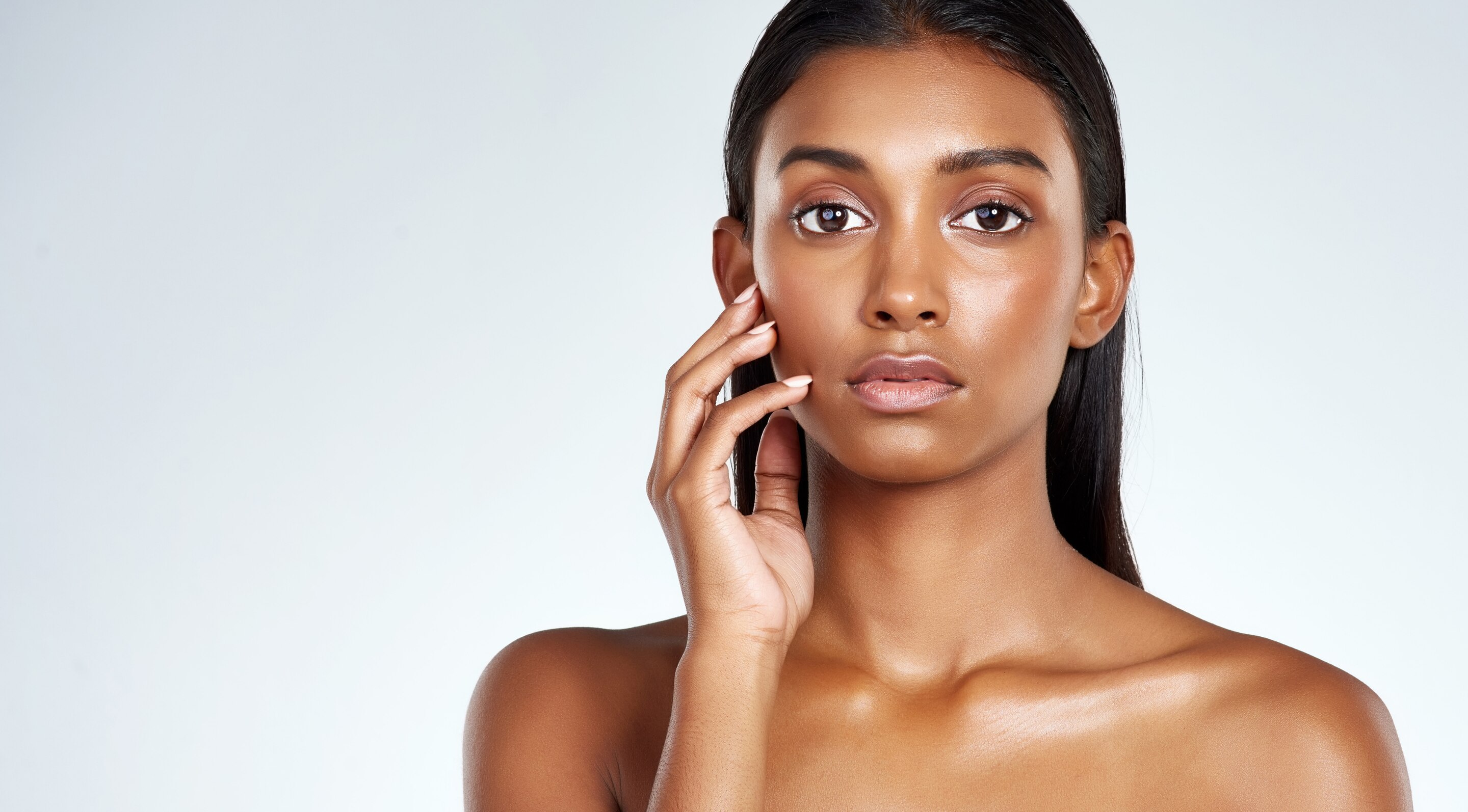 2. Brightening Skin Tone & Reduces Hyperpigmentation