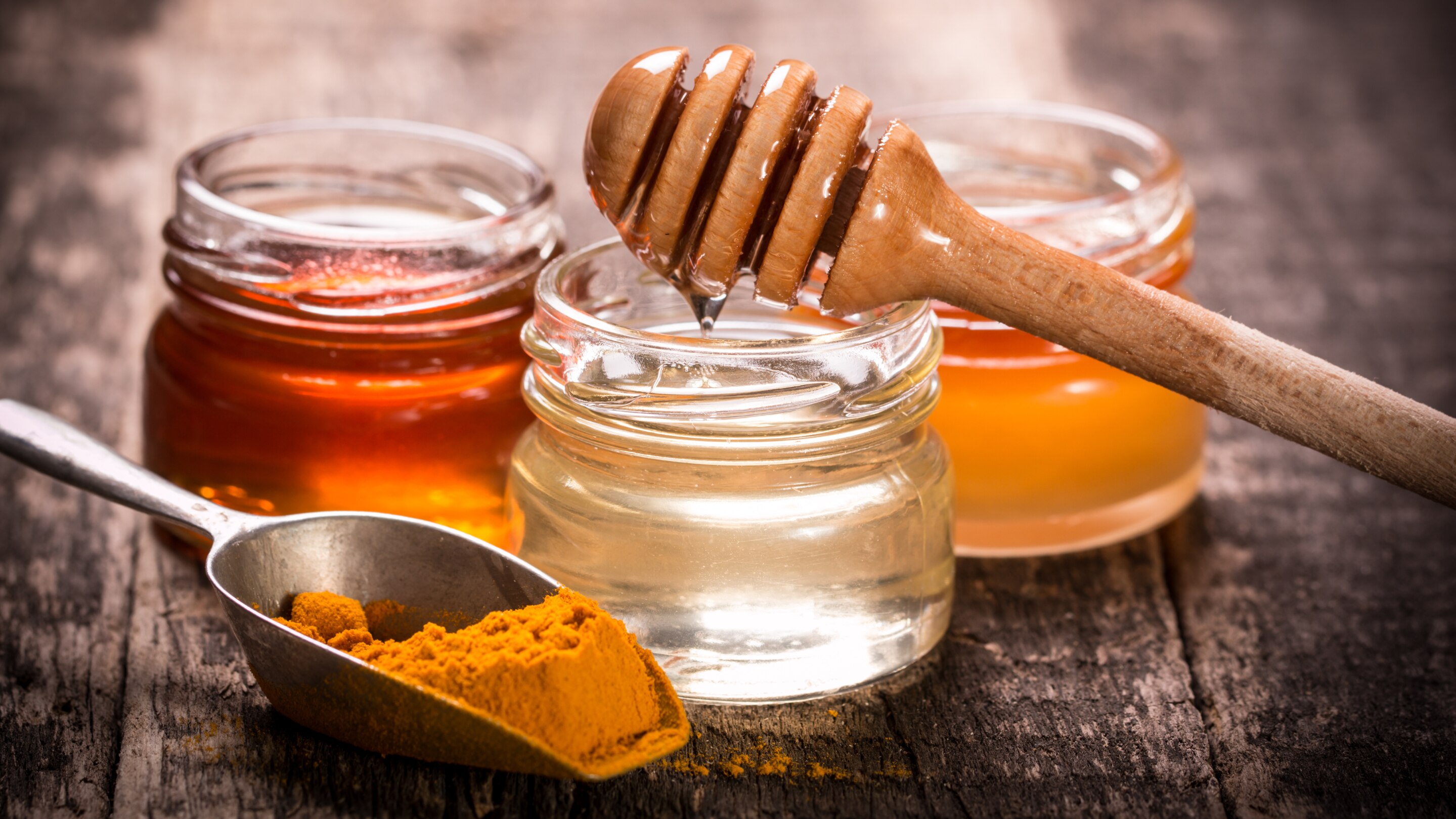 1. Turmeric and Honey Mask