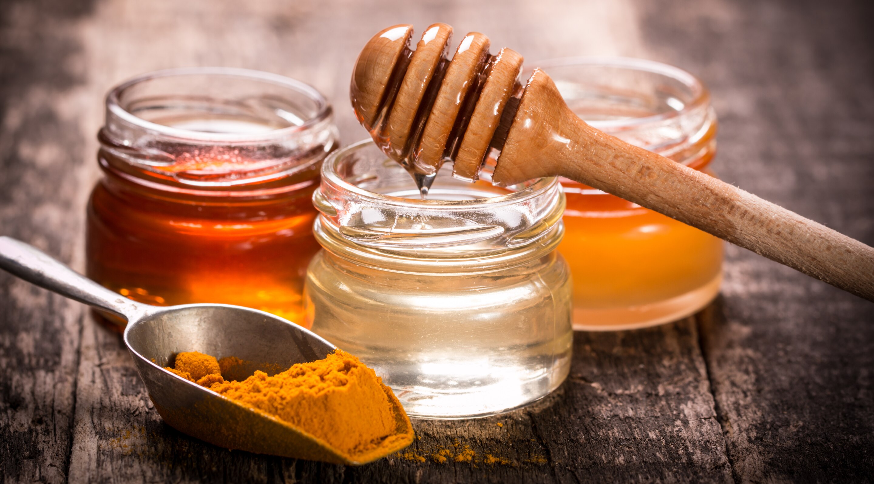 1. Turmeric and Honey Mask