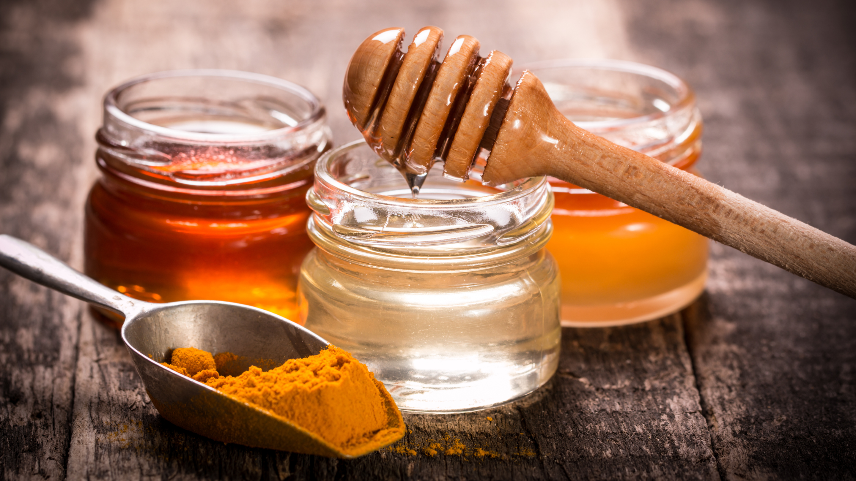 1. Turmeric and Honey Mask
