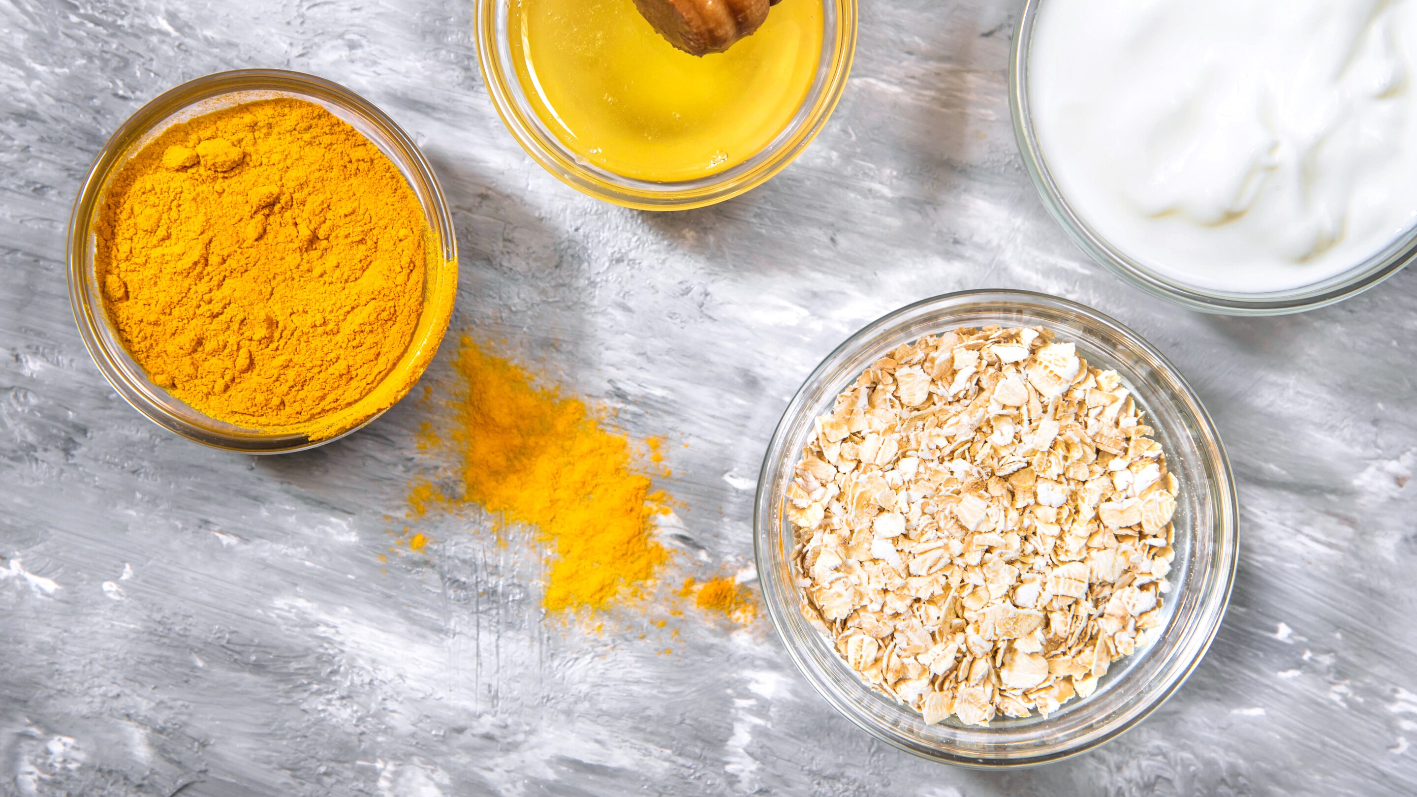 6. Turmeric and Oatmeal Exfoliating Mask