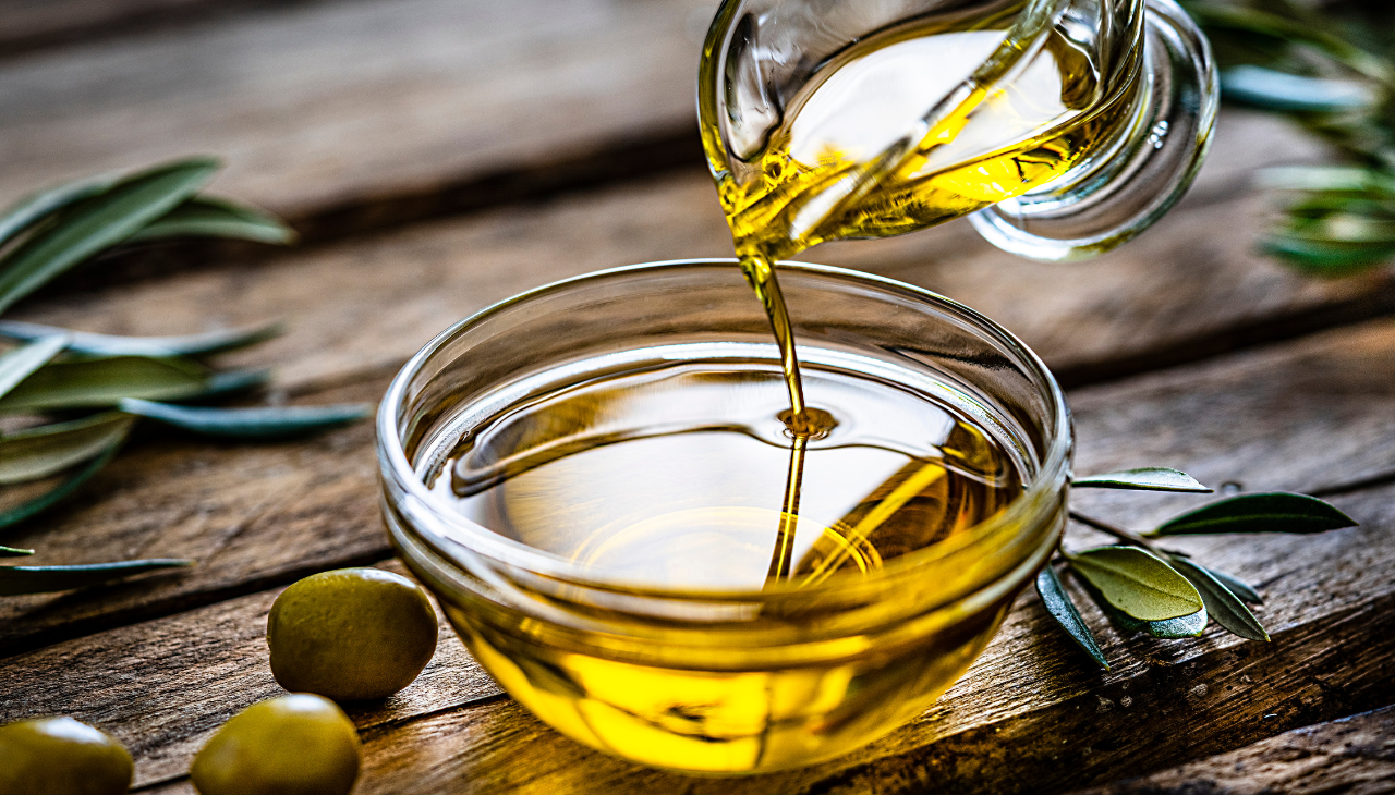 2. Egg and Olive Oil Hair Mask